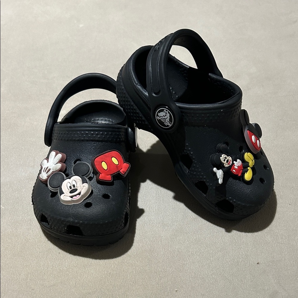 CROCS Kids Toddler Black Mickey Mouse Clogs with Character Charms